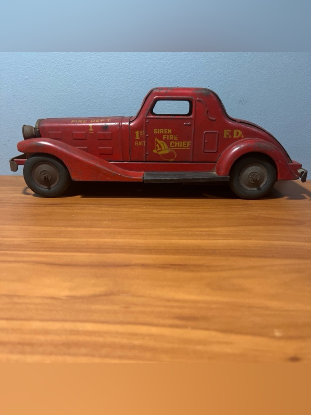 Vintage Pressed Steal Louis Marx Siren Fire Chief Wind-Up Toy Car 1930s F.D